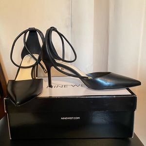 Nine West black leather pumps